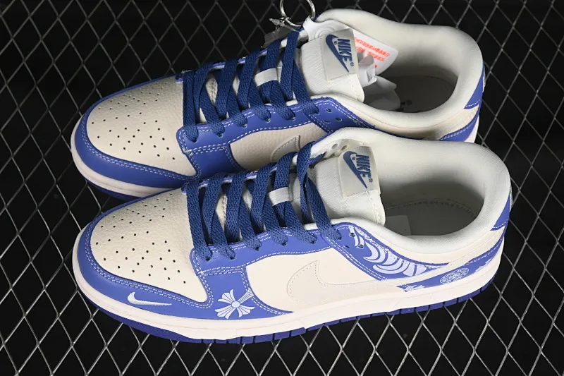 All Categories Nk SB Dunk Series Nk SB Dunk Low High-end Customized Low-top Shoes Nike SB Dunk Low Crow Heart Series Horseshoe Print White Hook Anniversary High-end Customized Low-top Casual Shoes KK1333-038